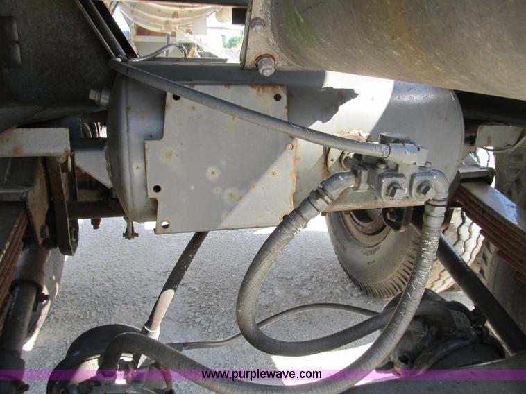 image for item B2735 1978 Polar 40' tanker trailer