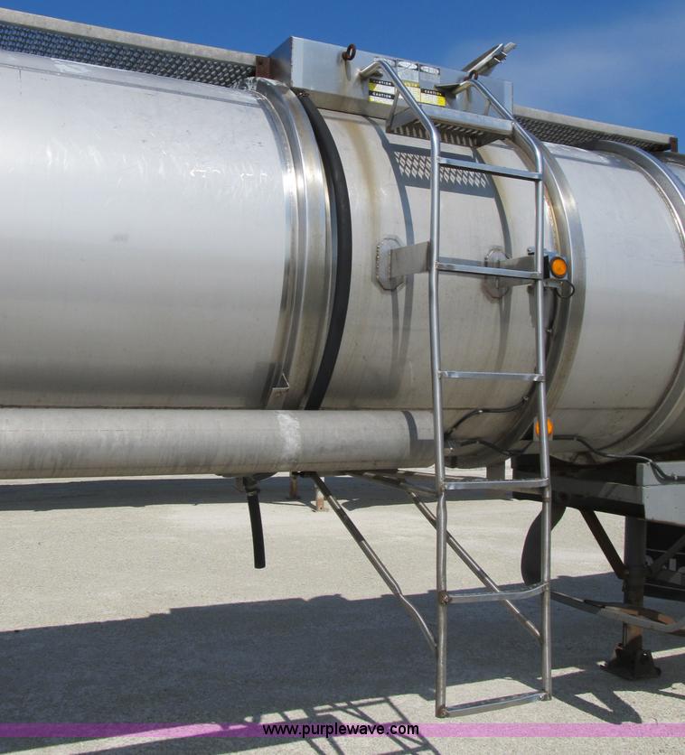 image for item B2735 1978 Polar 40' tanker trailer