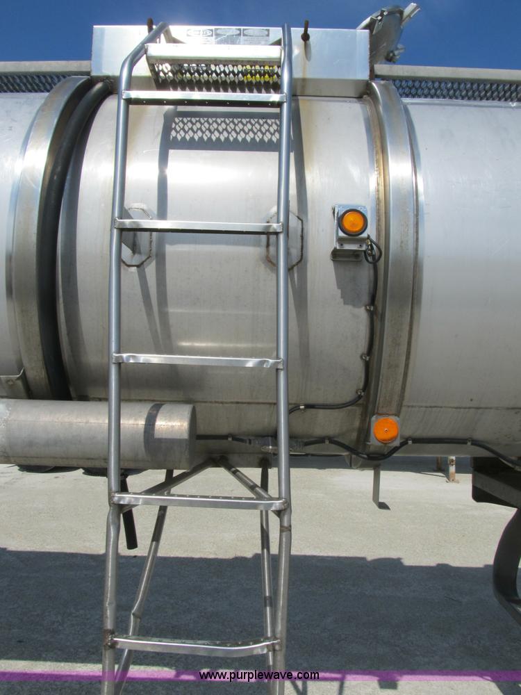 image for item B2735 1978 Polar 40' tanker trailer