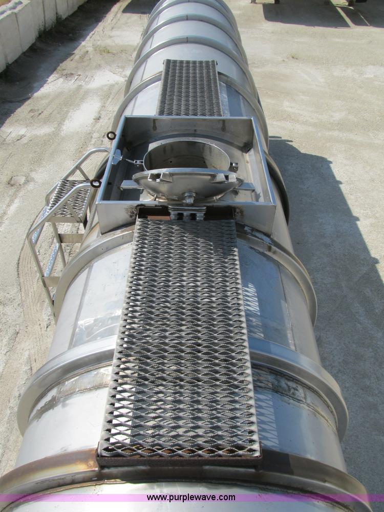 image for item B2735 1978 Polar 40' tanker trailer