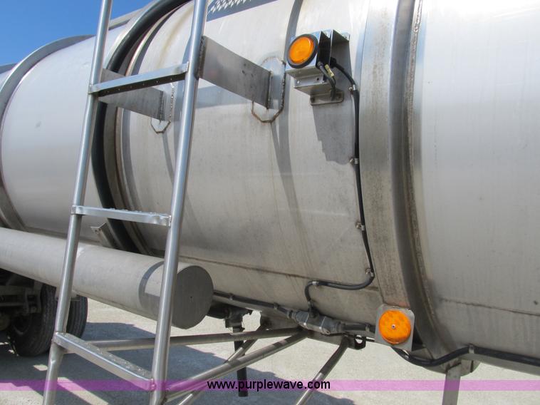 image for item B2735 1978 Polar 40' tanker trailer