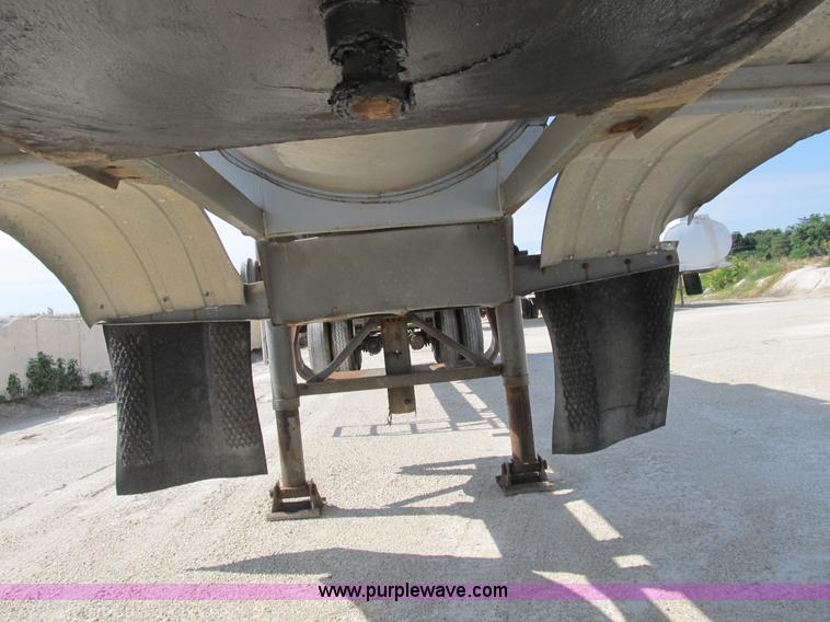 image for item B2735 1978 Polar 40' tanker trailer