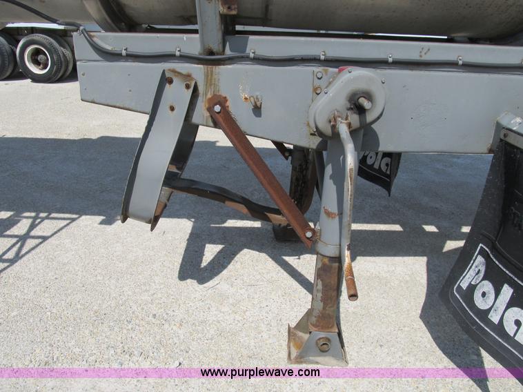 image for item B2735 1978 Polar 40' tanker trailer