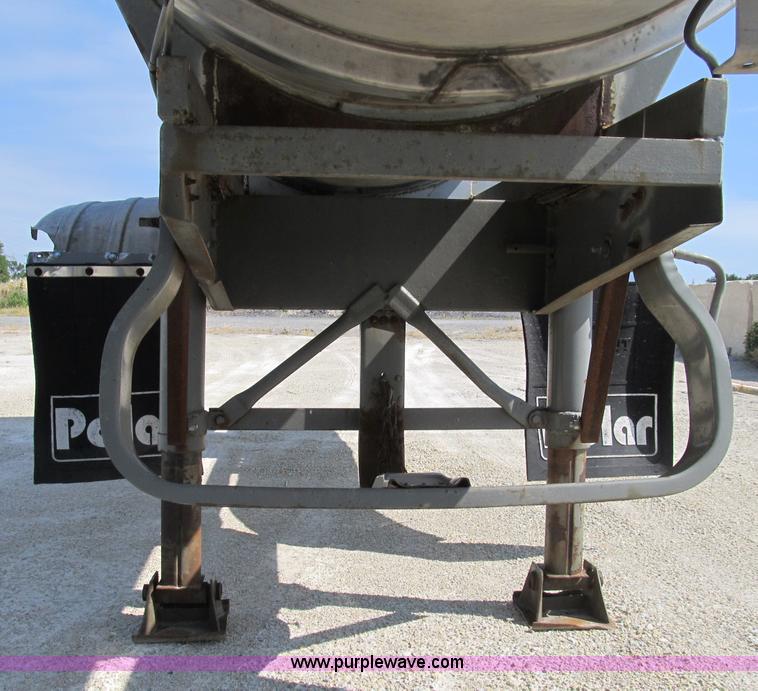 image for item B2735 1978 Polar 40' tanker trailer