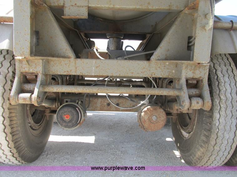 image for item B2735 1978 Polar 40' tanker trailer