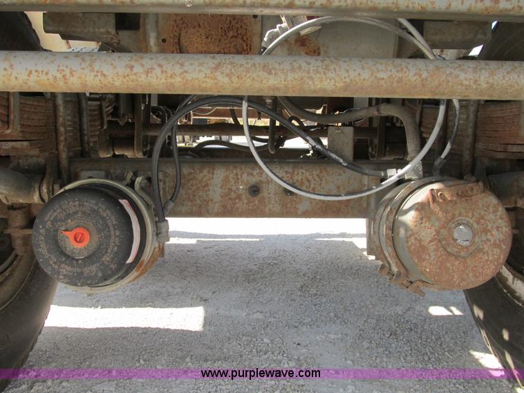 image for item B2735 1978 Polar 40' tanker trailer