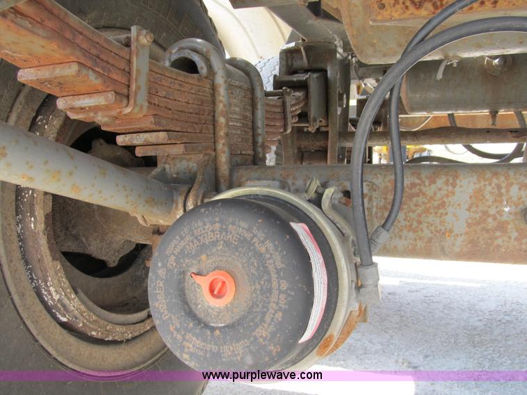 image for item B2735 1978 Polar 40' tanker trailer