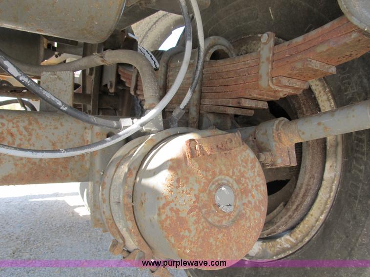 image for item B2735 1978 Polar 40' tanker trailer