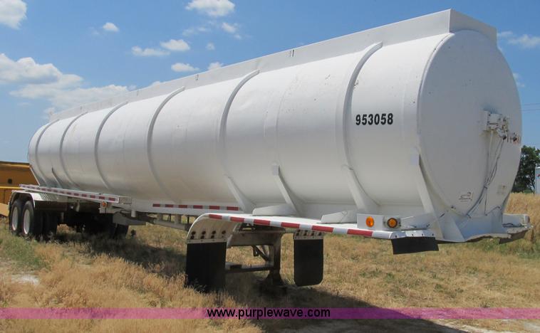 image for item B2738 1995 VIM 40' tanker trailer