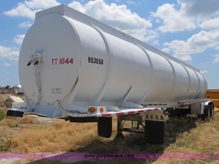 image for item B2738 1995 VIM 40' tanker trailer