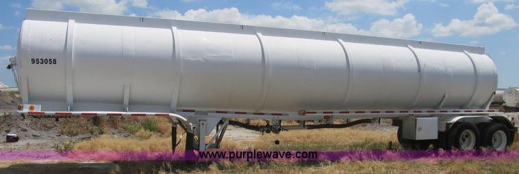 image for item B2738 1995 VIM 40' tanker trailer
