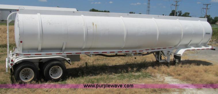 image for item B2738 1995 VIM 40' tanker trailer