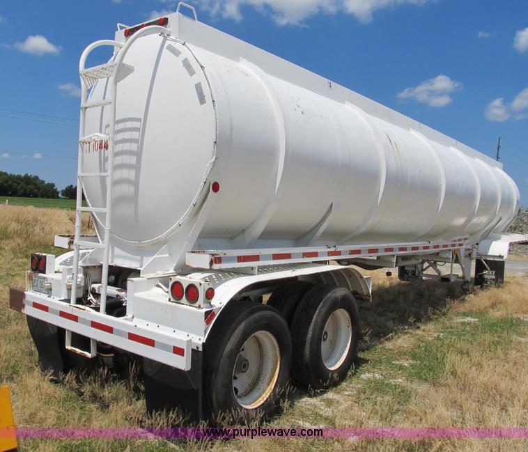 image for item B2738 1995 VIM 40' tanker trailer