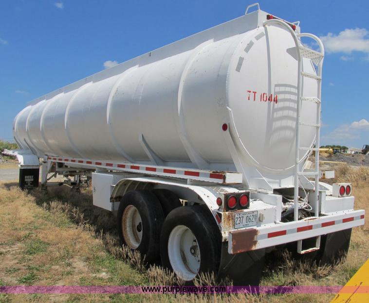image for item B2738 1995 VIM 40' tanker trailer