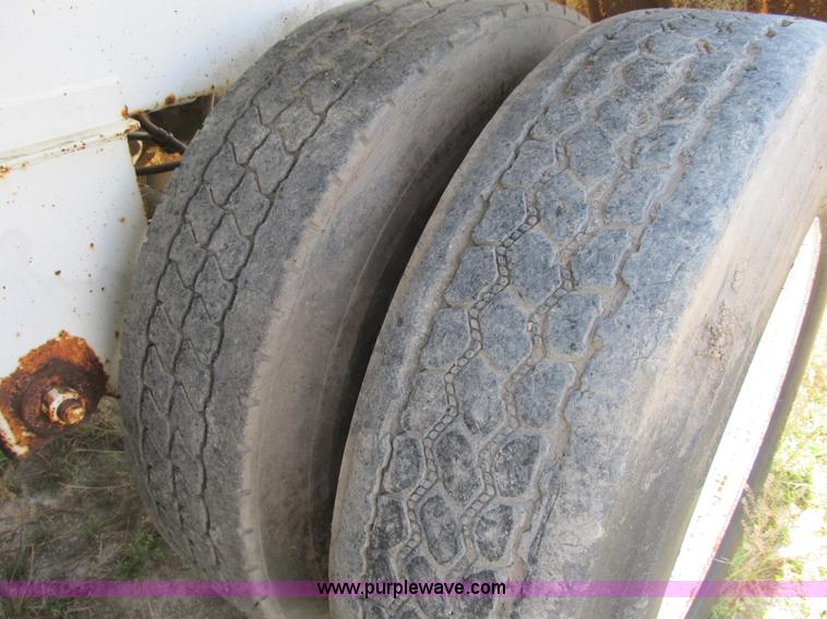 image for item B2738 1995 VIM 40' tanker trailer