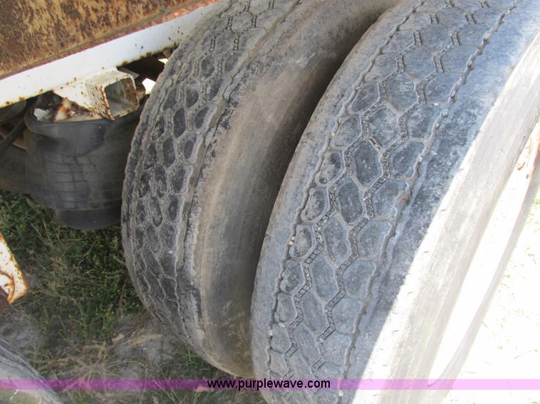 image for item B2738 1995 VIM 40' tanker trailer