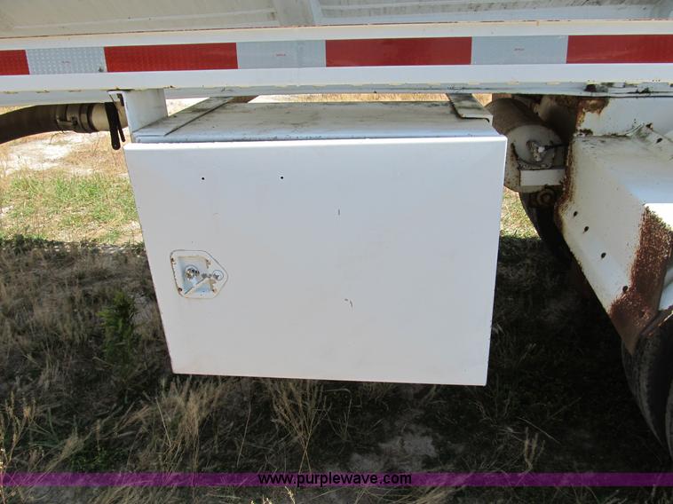 image for item B2738 1995 VIM 40' tanker trailer