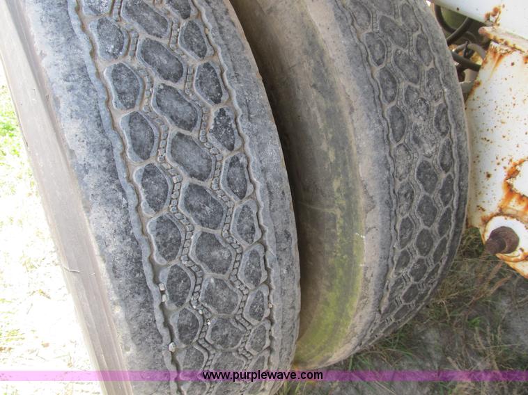 image for item B2738 1995 VIM 40' tanker trailer