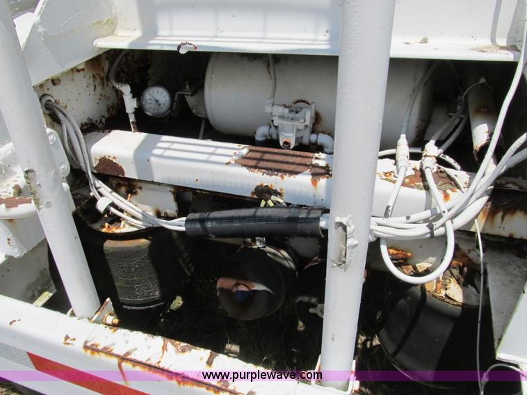 image for item B2738 1995 VIM 40' tanker trailer