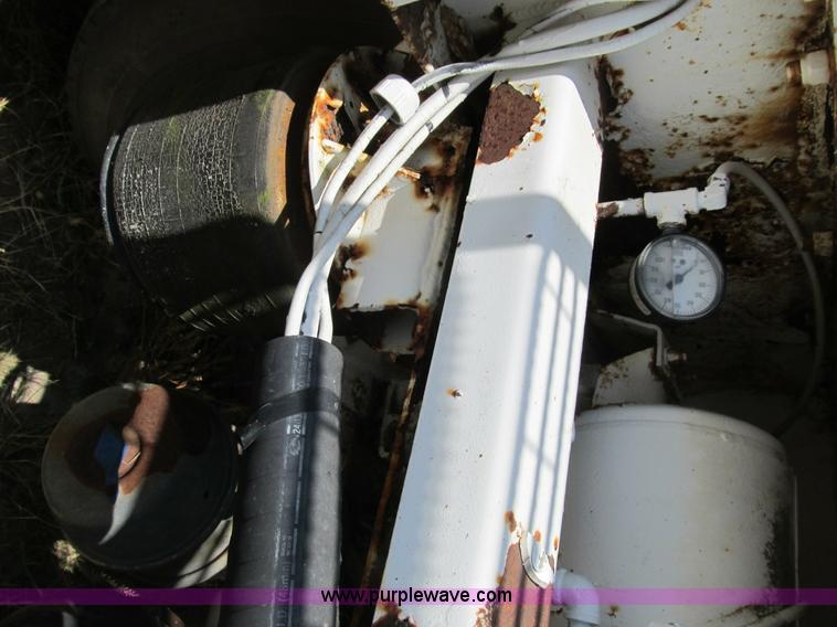 image for item B2738 1995 VIM 40' tanker trailer