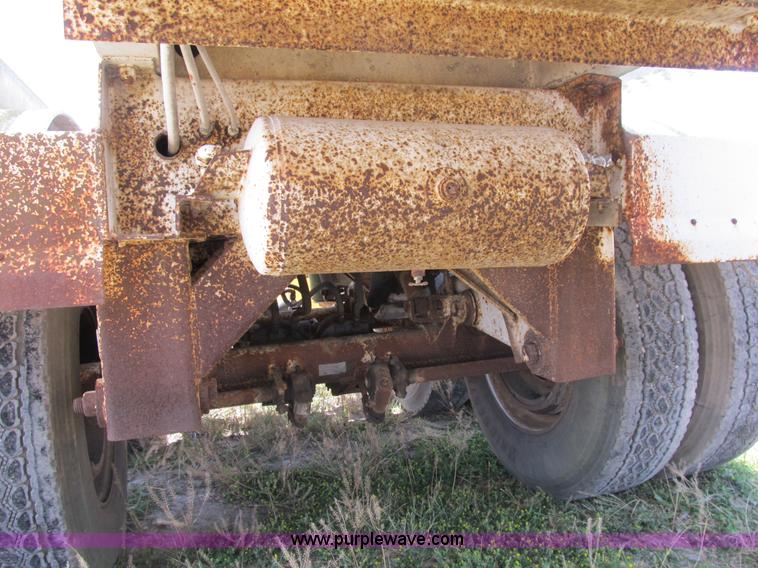 image for item B2738 1995 VIM 40' tanker trailer