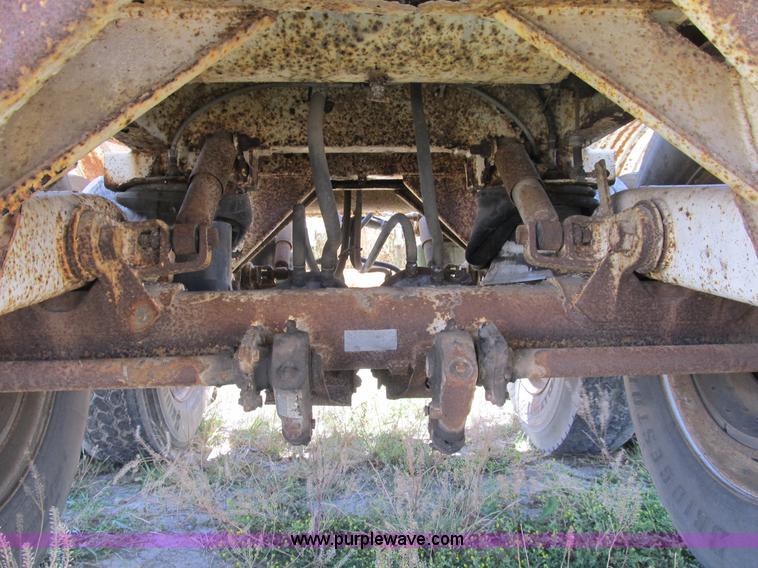 image for item B2738 1995 VIM 40' tanker trailer