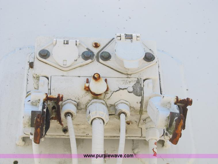 image for item B2738 1995 VIM 40' tanker trailer