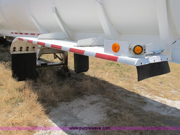 image for item B2738 1995 VIM 40' tanker trailer