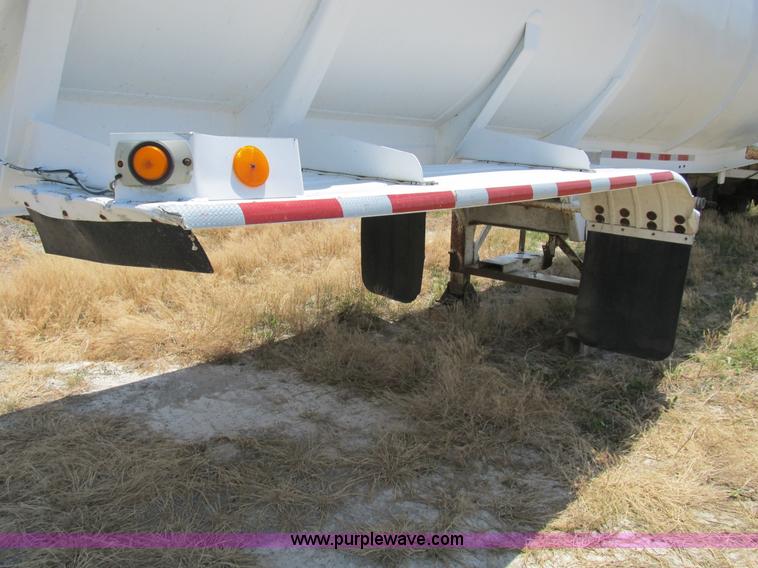 image for item B2738 1995 VIM 40' tanker trailer