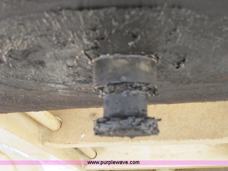 image for item B2738 1995 VIM 40' tanker trailer