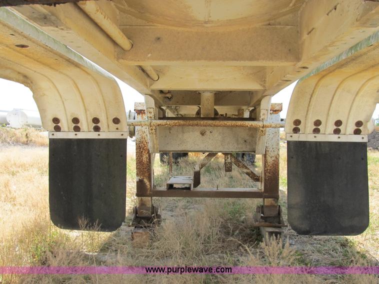 image for item B2738 1995 VIM 40' tanker trailer