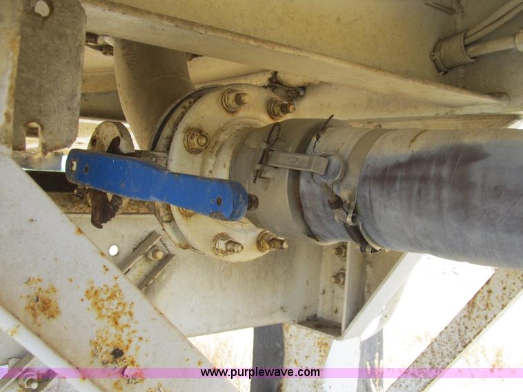 image for item B2738 1995 VIM 40' tanker trailer