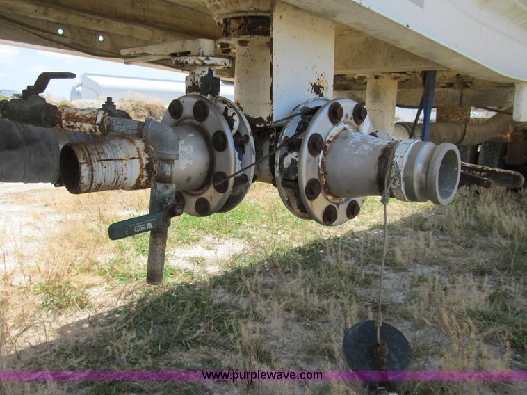 image for item B2738 1995 VIM 40' tanker trailer