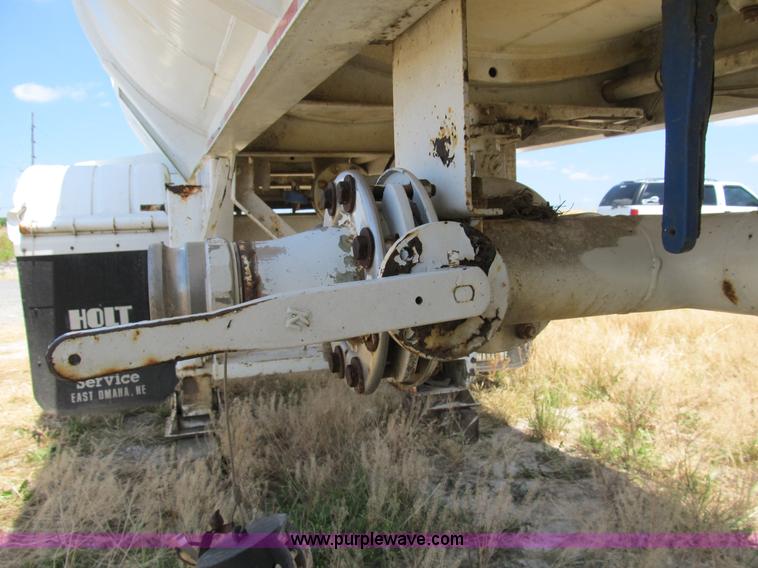 image for item B2738 1995 VIM 40' tanker trailer