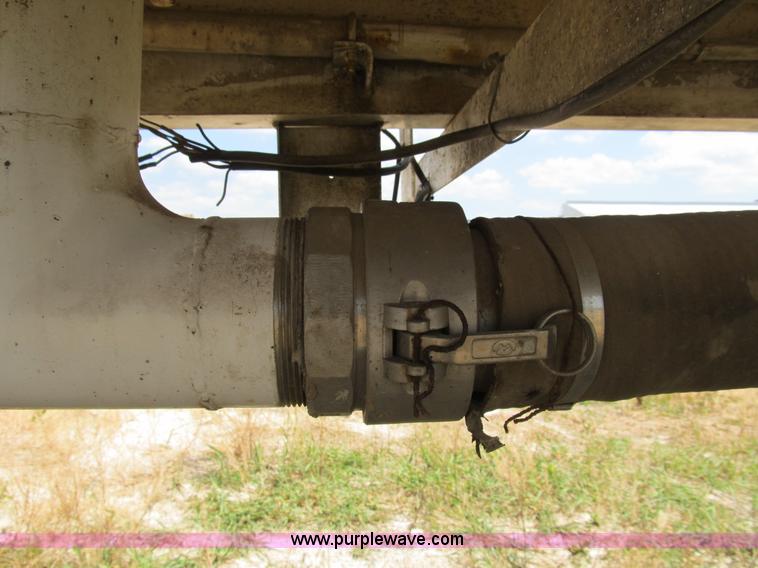 image for item B2738 1995 VIM 40' tanker trailer