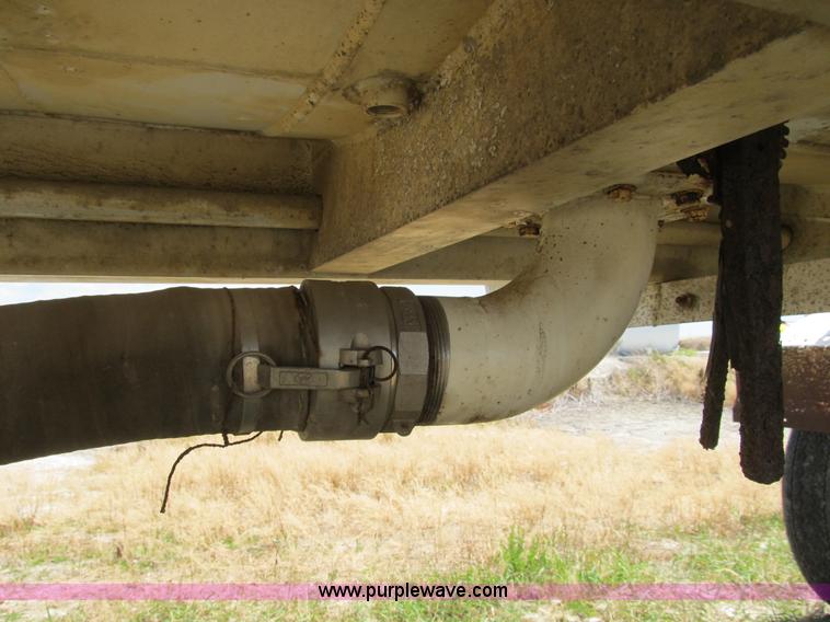 image for item B2738 1995 VIM 40' tanker trailer