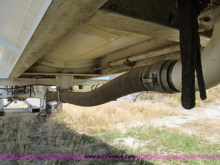 image for item B2738 1995 VIM 40' tanker trailer