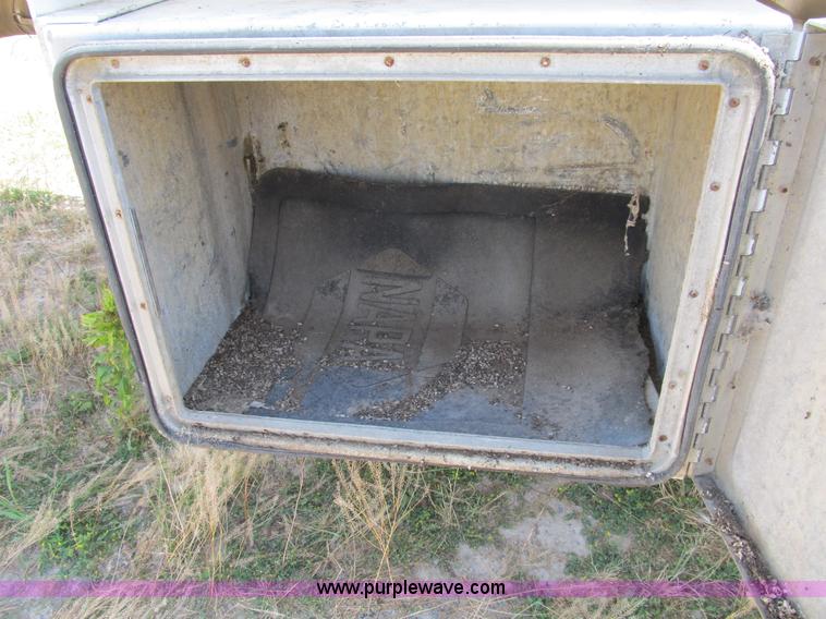 image for item B2738 1995 VIM 40' tanker trailer