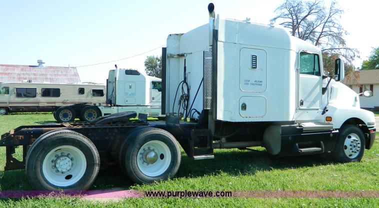 image for item B3775 1996 Kenworth T600 semi truck