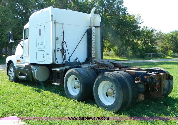 image for item B3775 1996 Kenworth T600 semi truck