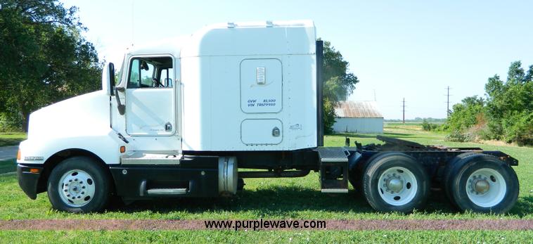 image for item B3775 1996 Kenworth T600 semi truck