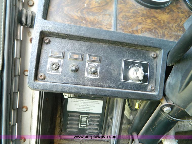 image for item B3775 1996 Kenworth T600 semi truck