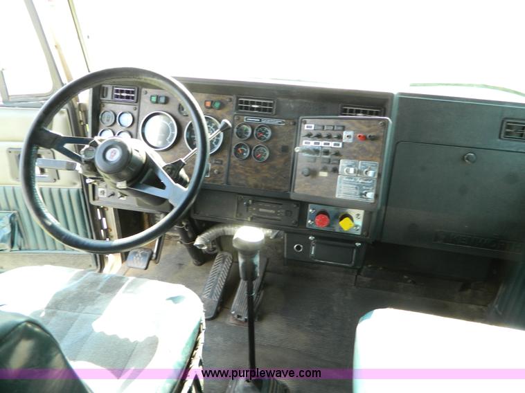 image for item B3775 1996 Kenworth T600 semi truck