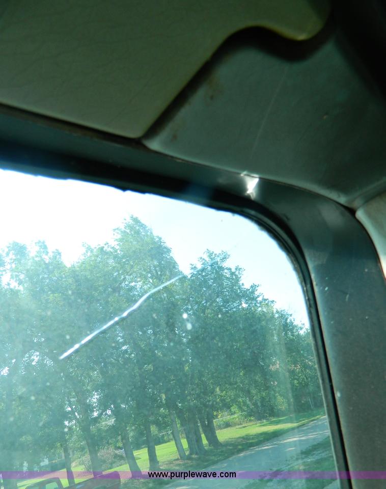 image for item B3775 1996 Kenworth T600 semi truck