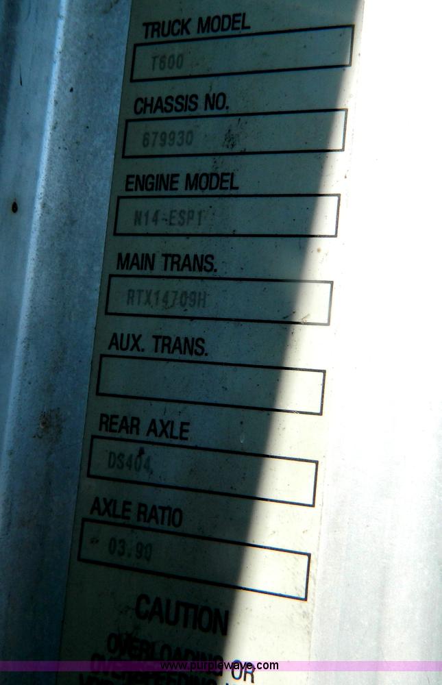 image for item B3775 1996 Kenworth T600 semi truck