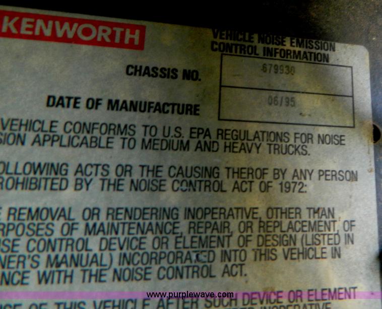 image for item B3775 1996 Kenworth T600 semi truck