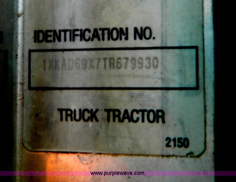 image for item B3775 1996 Kenworth T600 semi truck