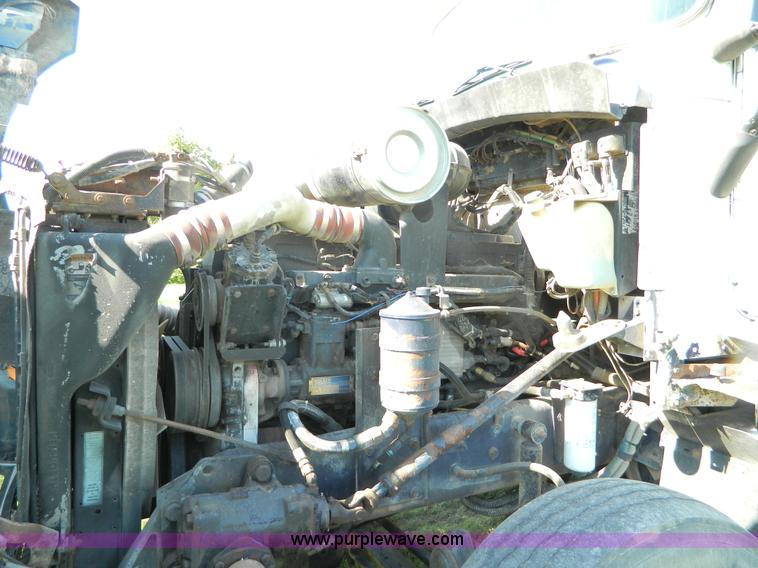 image for item B3775 1996 Kenworth T600 semi truck