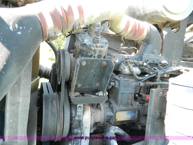 image for item B3775 1996 Kenworth T600 semi truck