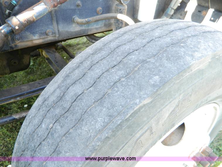 image for item B3775 1996 Kenworth T600 semi truck